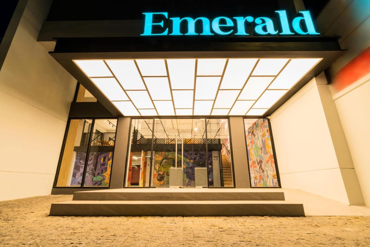 Emerald Hotel Residence Phnom-Penh Buitenkant foto
